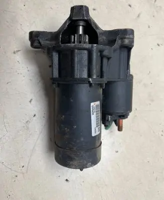 Peugeot 406 Starter motor D6RA66 670770 24604