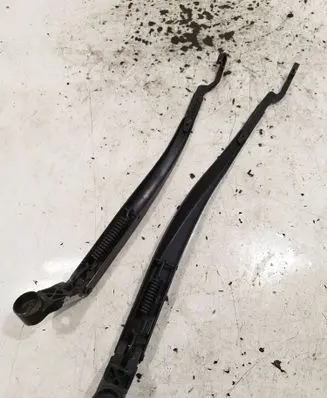 Lexus IS 220D-250-350 Front wiper blade arm