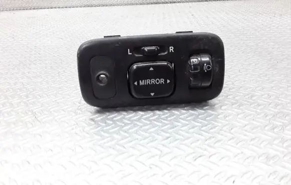 Toyota Yaris Wing mirror switch