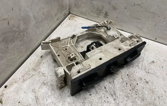 Mitsubishi Carisma Climate control unit MR500529