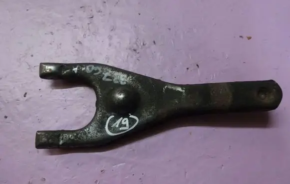 Hyundai ix20 Clutch release arm fork 4143023200
