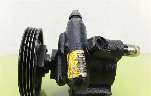 Renault Kangoo I Power steering pump 7700840105
