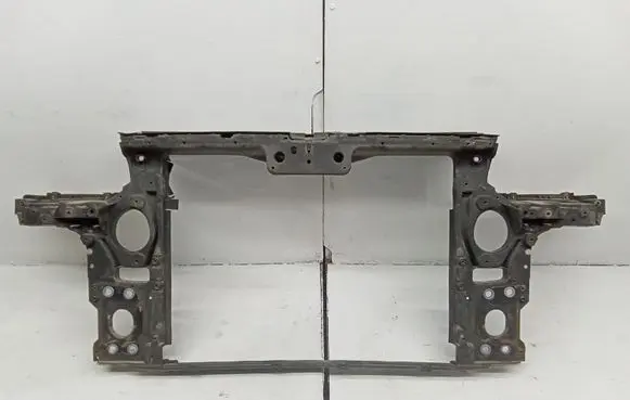 Volkswagen Touareg I Radiator support slam panel