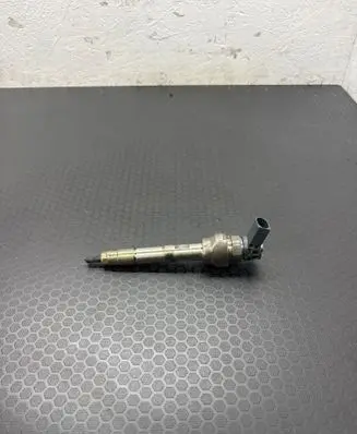 BMW 3 F30 F35 F31 Fuel injector 0445110613 8514146