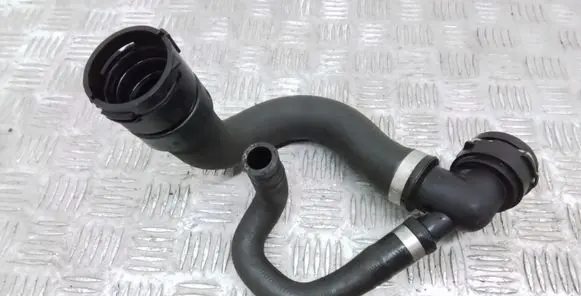 Engine coolant pipe/hose