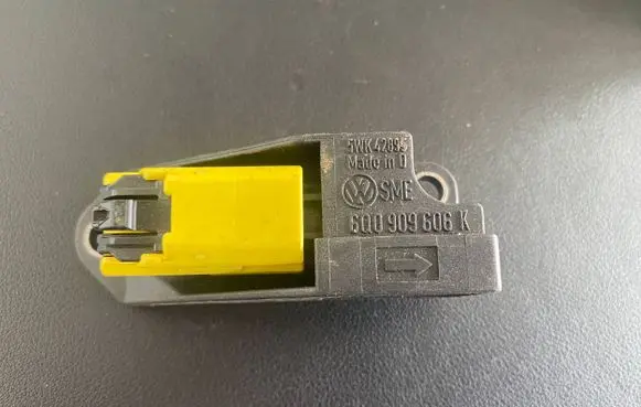 Volkswagen Polo IV 9N3 Airbag deployment crash/impact sensor 6Q0909606K 21071004 0234DRNCSGML