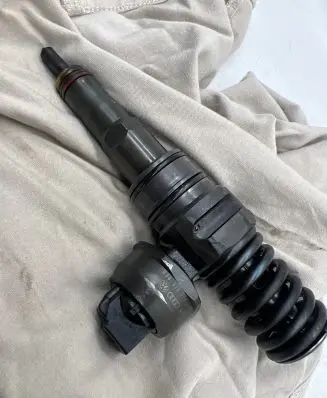 Volkswagen Caddy Fuel injector 038130073AG