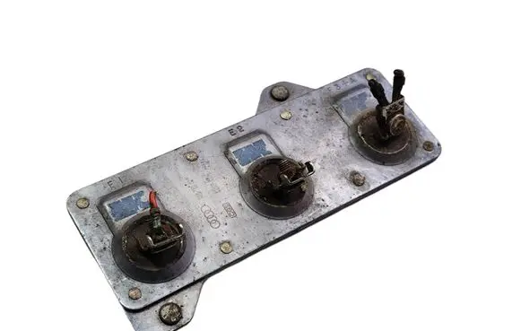 Audi A8 S8 D2 4D Coolant fan relay 893959493C R13909827 R475R175R65