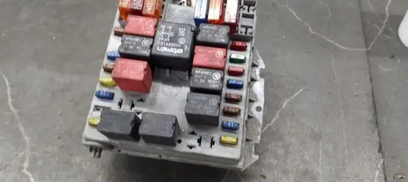 Alfa Romeo 147 Fuse box set 46558760