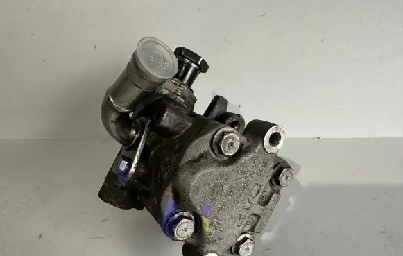 Audi Q7 4L Power steering pump 7L8422154 7L68422154A
