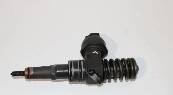 Skoda Fabia Mk1 (6Y) Fuel injector 038130073AJ 0414720037