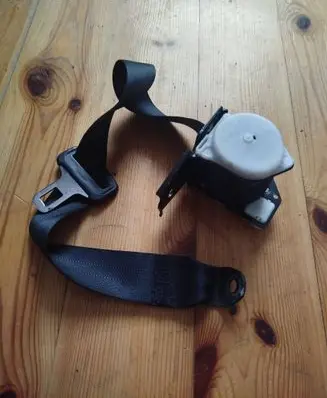 Mazda 3 II Rear seatbelt 0438090