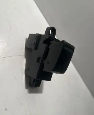 Nissan Primera Electric window control switch 25411AV600 C8DD705N 280504N1