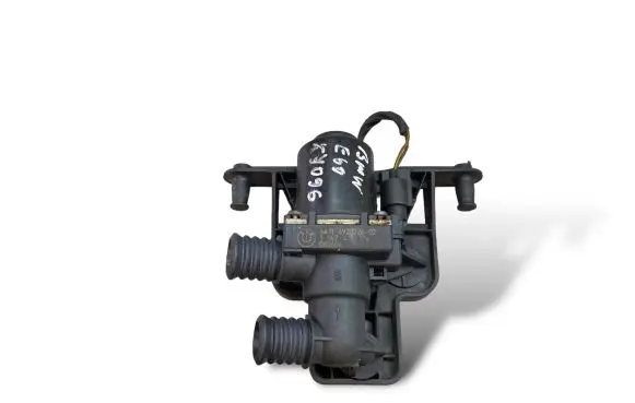 BMW 5 E60 E61 Coolant heater control valve 6920226 080604 1147412174