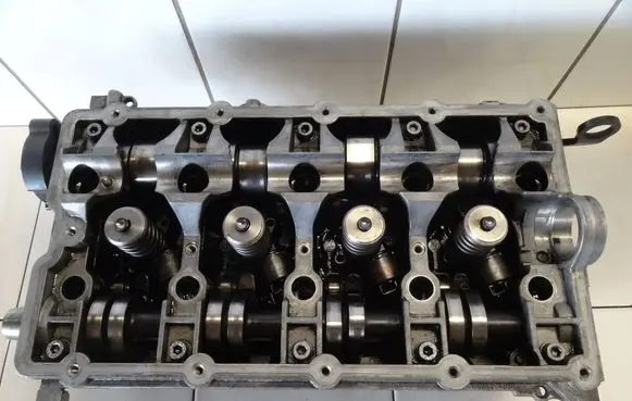 Volkswagen Golf V Engine head 03G103308A 03G103373