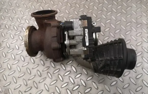 BMW 5 G30 G31 Turbo 8584218