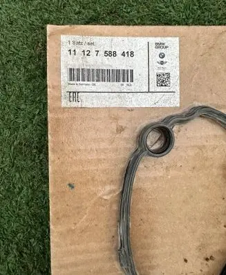 BMW 3 F30 F35 F31 Other cylinder head part 11127588418 7588418