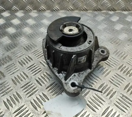 Mercedes-Benz Vito Viano W447 Engine mount bracket A4472410013