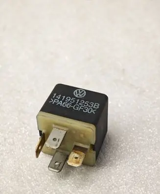 Volkswagen PASSAT B5 Other relay 141951253B
