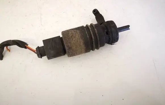 Mercedes-Benz C W203 Windscreen/windshield washer pump 