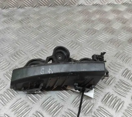 Rear bumper mounting bracket
