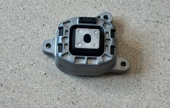 BMW X1 U11 Engine mount bracket 9894730