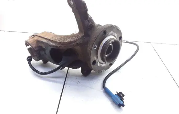 Peugeot 207 CC Front wheel hub