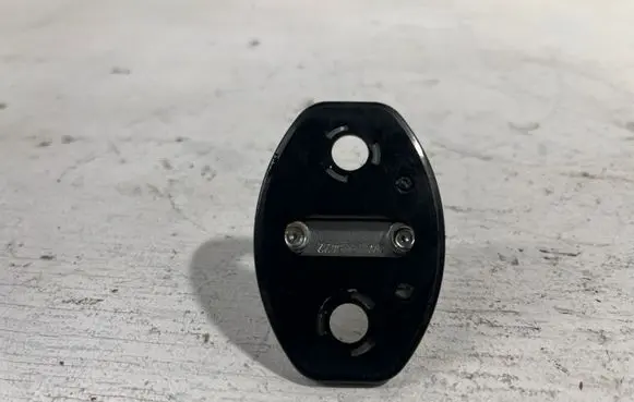 Audi Q3 8U Front door lock loop/hook striker 8T0837033
