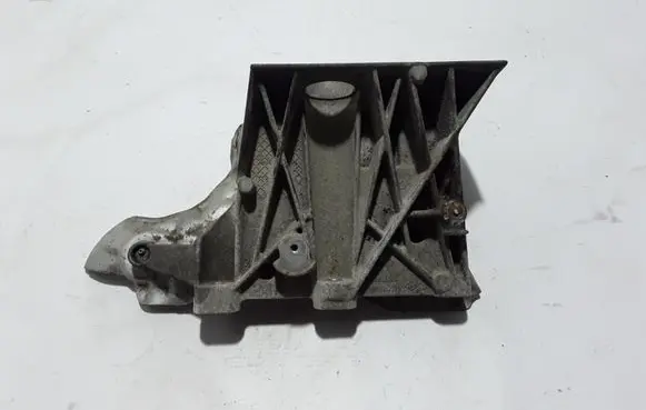 Renault Trafic II (X83) Engine mounting bracket 8200798760
