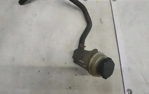 Ford Focus Power steering fluid tank/reservoir