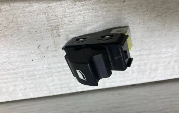 Opel Crossland X Electric window control switch 13483539