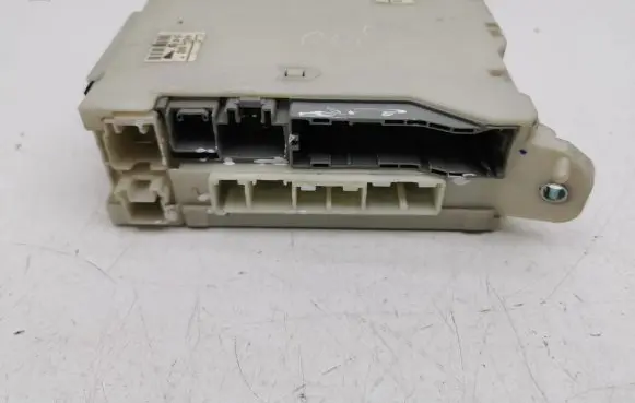 Lexus IS 220D-250-350 Fuse module 8267253060 82730530509478