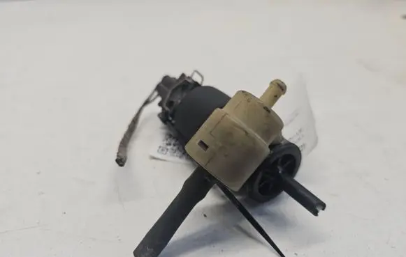 Volkswagen Golf III Windscreen/windshield washer pump