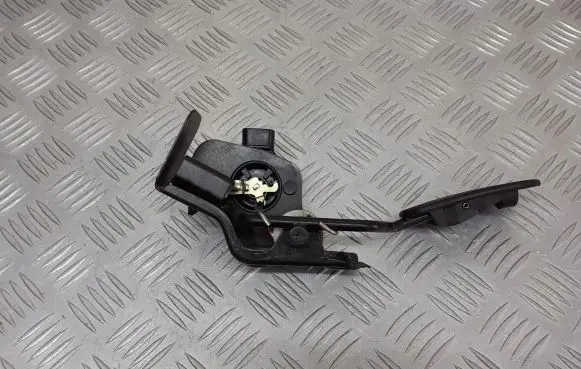 Toyota Avensis T250 Accelerator pedal position sensor 
