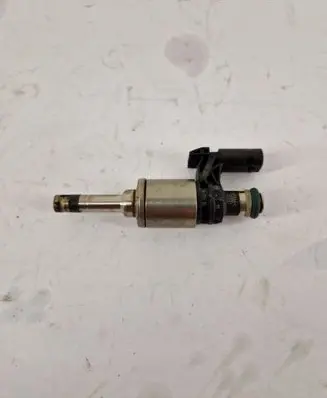 Volkswagen Golf Sportsvan Fuel injector 04E906036Q