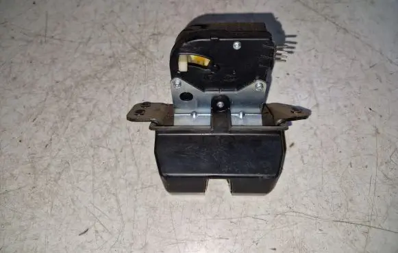 Hyundai i40 Loading door lock 812303Z000