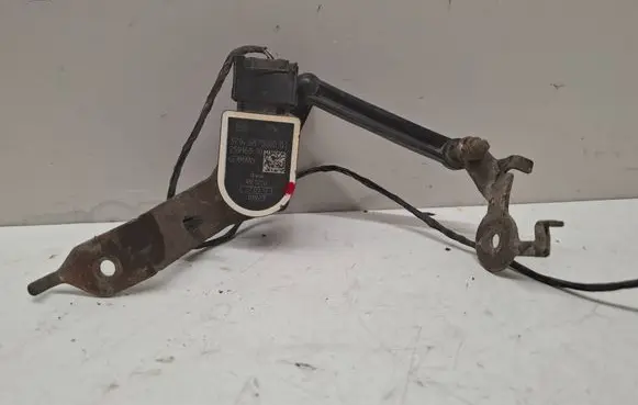 Headlight/headlamp level sensor