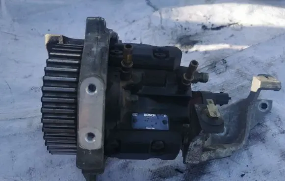 Renault Scenic I Fuel injection high pressure pump 7700111010