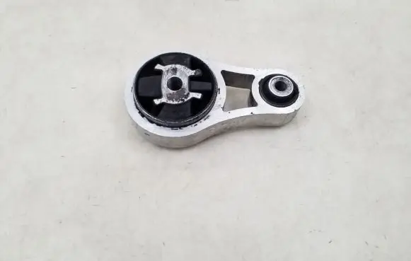 Nissan Primastar Engine mount bracket