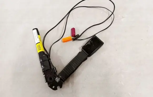 Ford Kuga I Front seatbelt