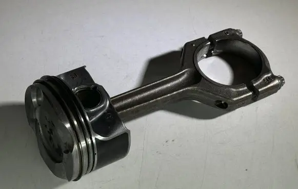 BMW M4 F82 F83 Piston with connecting rod 7624408 S55B30A 8089405