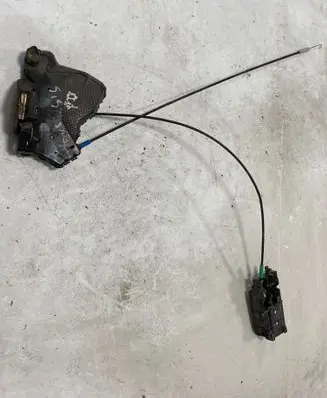 Toyota Avensis T220 Front door lock 50594A1