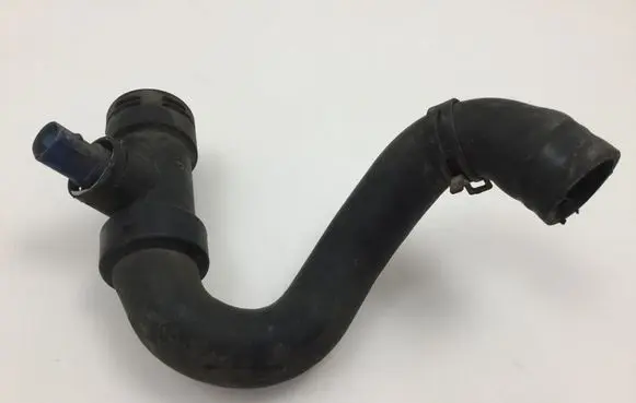 Engine coolant pipe/hose