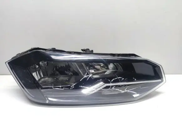 Volkswagen Polo VI Headlight/headlamp