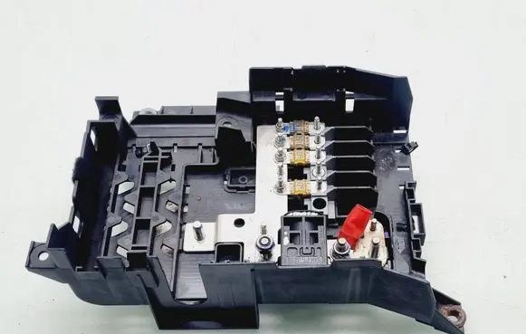 Volkswagen Touareg I Fuse module 7L0937548C