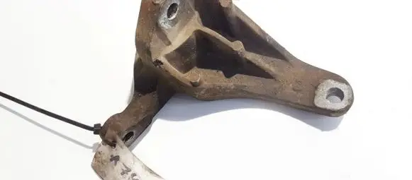 Ford Focus Engine mounting bracket 326b46