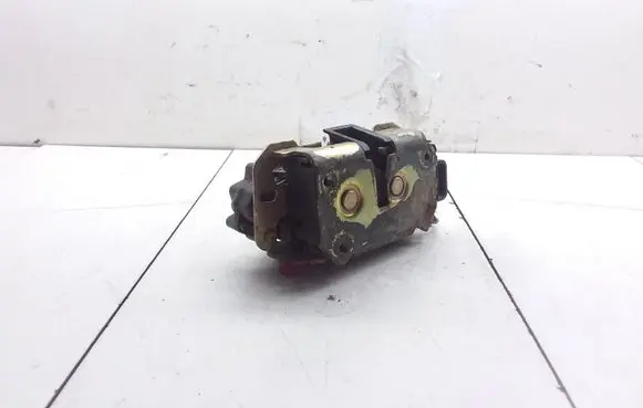 Chrysler Voyager Tailgate/trunk/boot lock/catch/latch 678AA