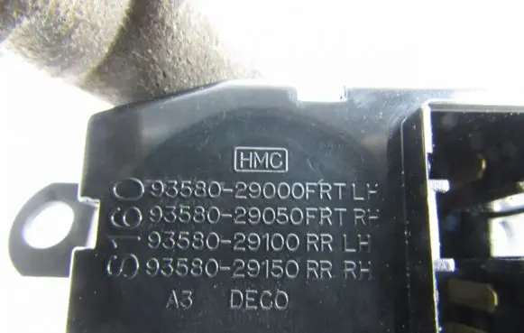 Hyundai Elantra Electric window control switch 9358029000