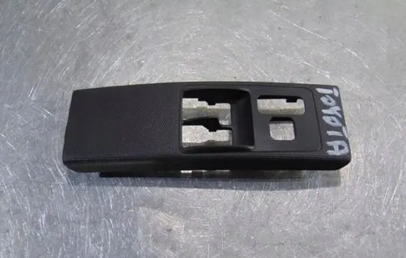 Toyota Avensis T250 Front door window switch trim 