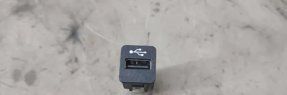 BMW 3 E90 E91 USB socket connector 9237656 BMW8410